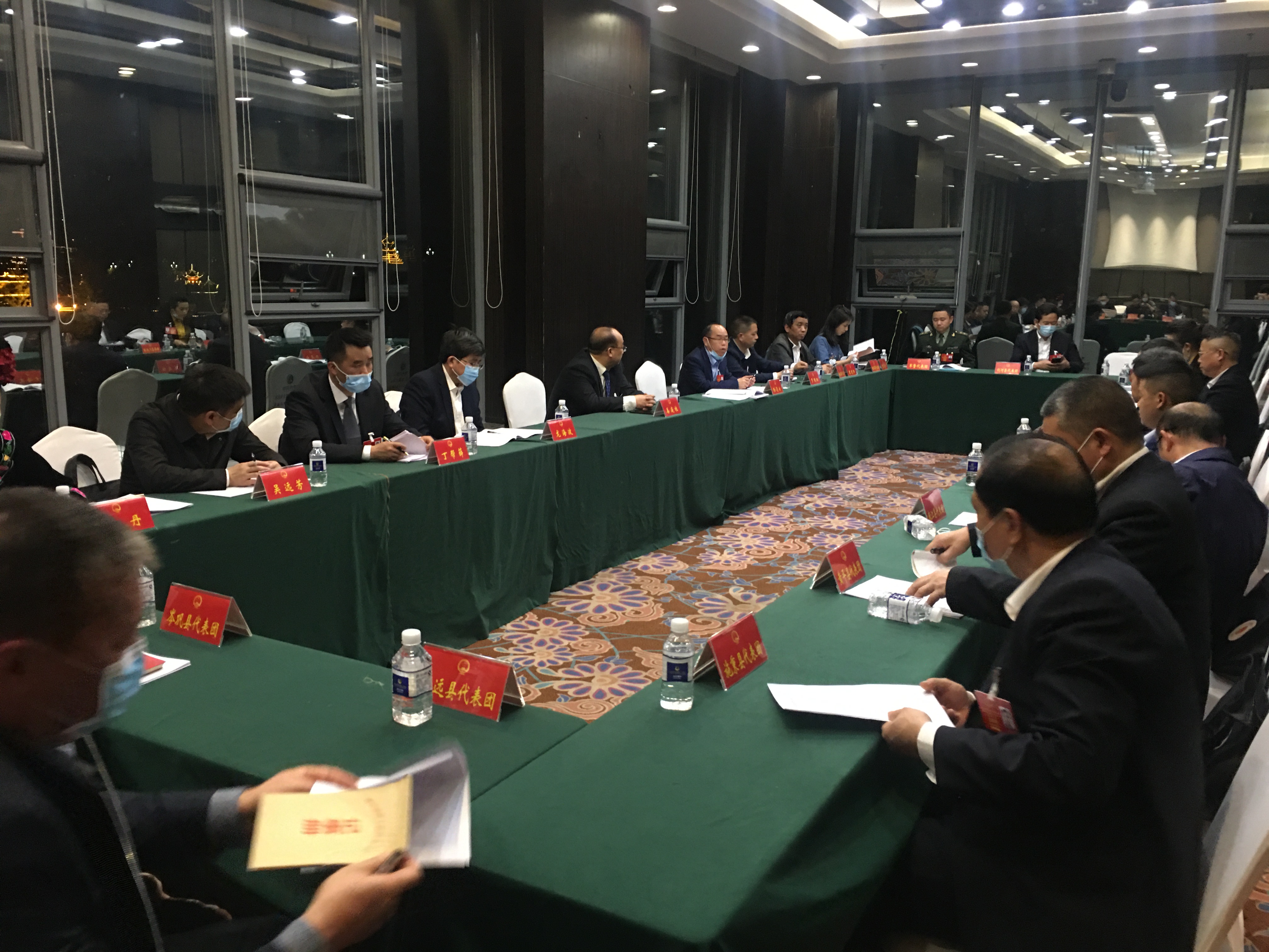 州十四届人大五次会议召开州人大民族与法制委员会会议