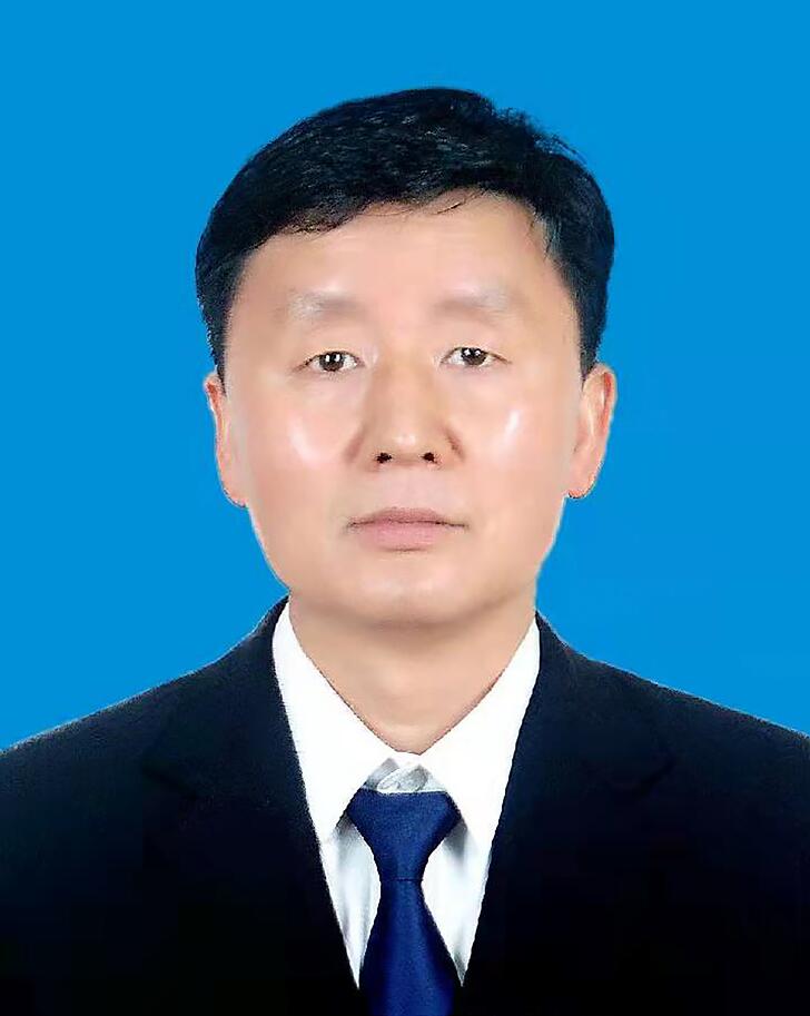 委 员：李加明