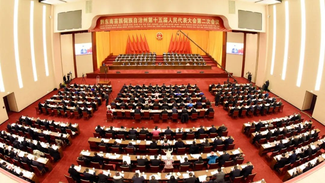 州十五届人大二次会议隆重开幕