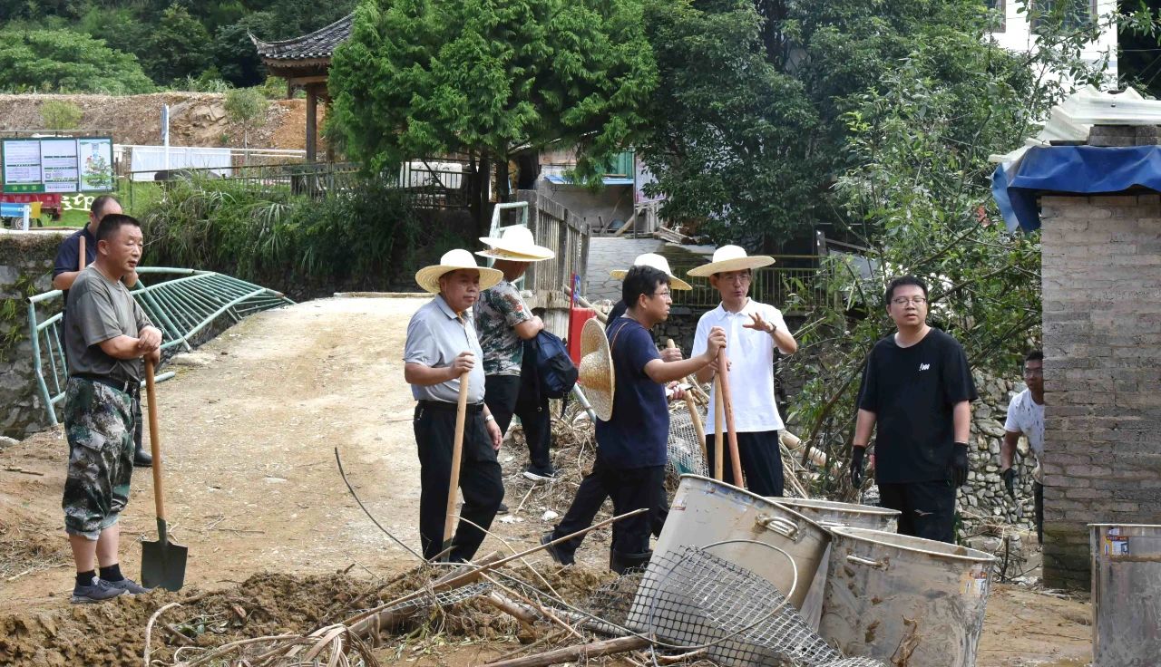 闻汛而动显担当——雷山县人大常委会持续奋战在防汛救灾第一线